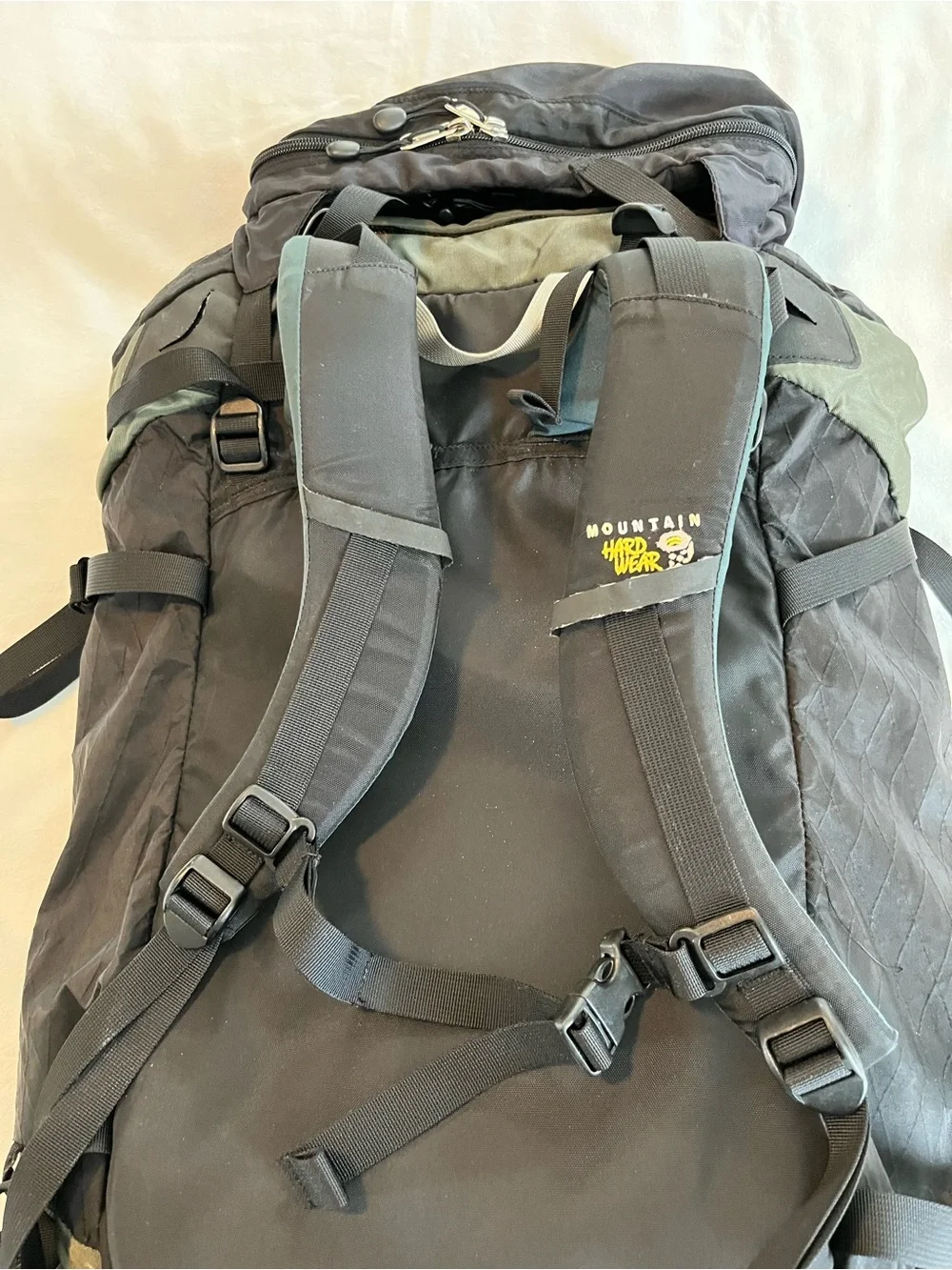 Mountain HardWear Trance Men’s Black Olive Hiking Backpack 32” Lgth 55 liter EUC